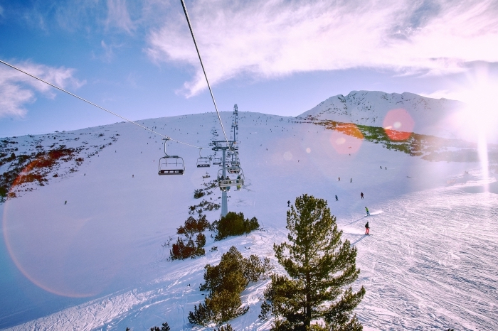 photo téléphérique dans les montagnes enneigées, exemple fond d écran gratuit pour ordinateur sur le thème hiver