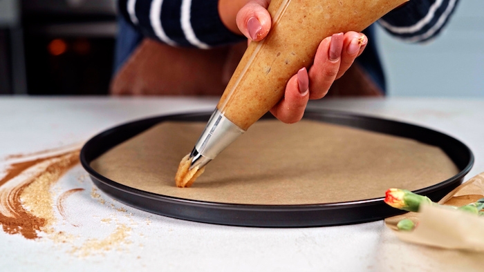 mettre la pâte dans une poche à douille et faire des churros à enfourner recette gouter simple et appetissante