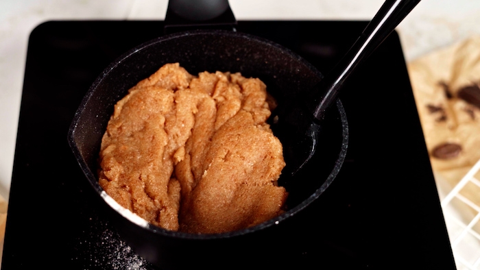 méalnger les ingrédients pour la pâte dans la casserole idée comment faire churros soi meme pour le gouter