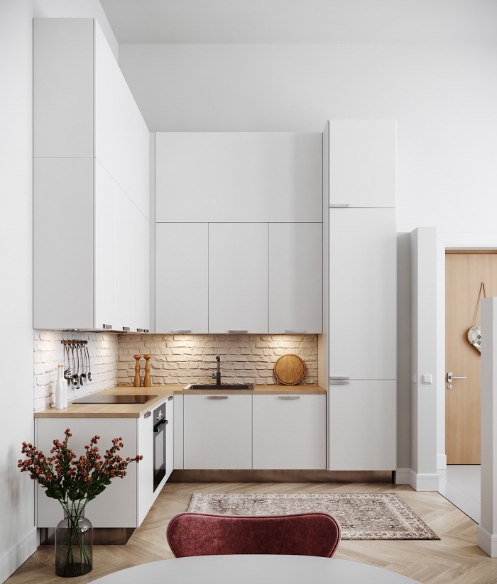 magnifique exemple de petite cuisine d'angle, modèle petite cuisine blanche avec plan de travail bois et crédence pierre