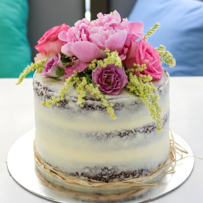 Le plus beau gâteau du monde, gateau anniversaire adulte original, fleurs pour decoration de gateau semi naked