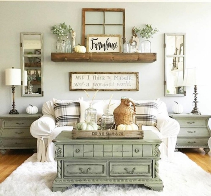 table basse vert menthe, tapis blanc moelleux, objets de déco rustiques, rayon mural en bois, deux chevets aux formes baroques, miroirs fenêtres