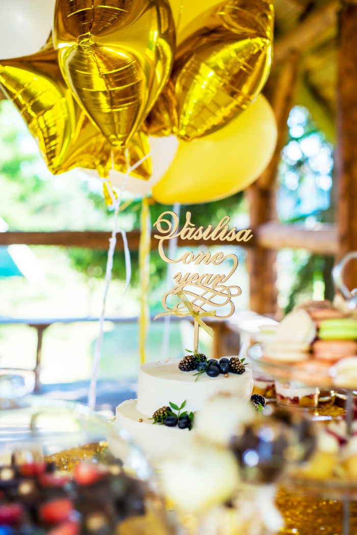 Quels sont les plus beaux gateaux, faire son choix parmi les meilleures gateaux, décoration anniversaire doré gâteau fille 1 an