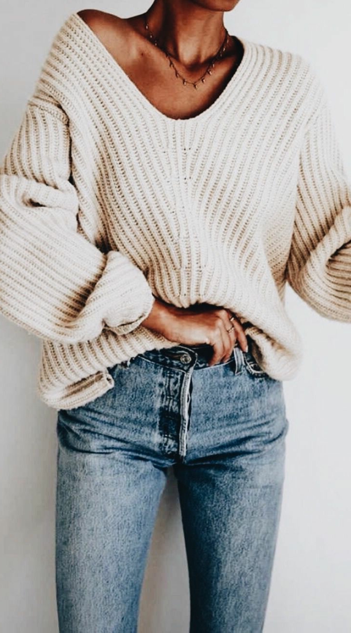 Magnifique idée comment porter un pull chaud femme comment adopter le style hippie chic, tenue pull et jean au style bohème