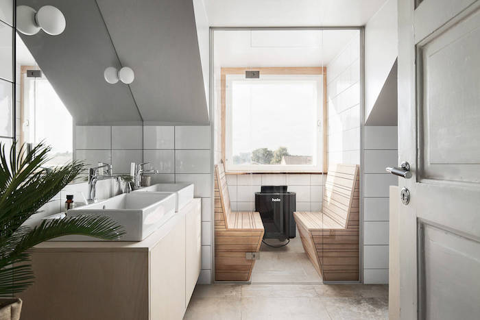 aménagement petite salle de bain mansardée style scandinave suédois avec sauna intégré et double vasque rectangulaire