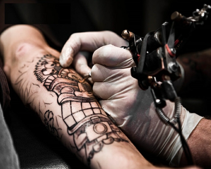 Tatouage en commun, tatouage avant bras tatouage commun couple, faire son premier tatouage chez le tatoueur
