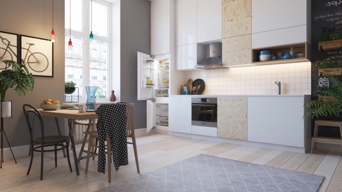 exemple de cuisine aménagée en longueur, modèle de cuisine blanche avec accents en bois et pan de mur en gris