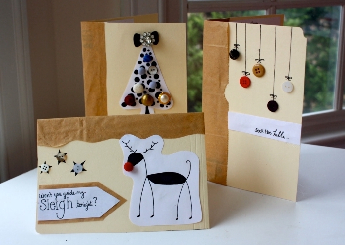 bricolage enfant facile pour Noel, idée carte de noel maternelle avec dessins cerf ou sapin décoré de boutons