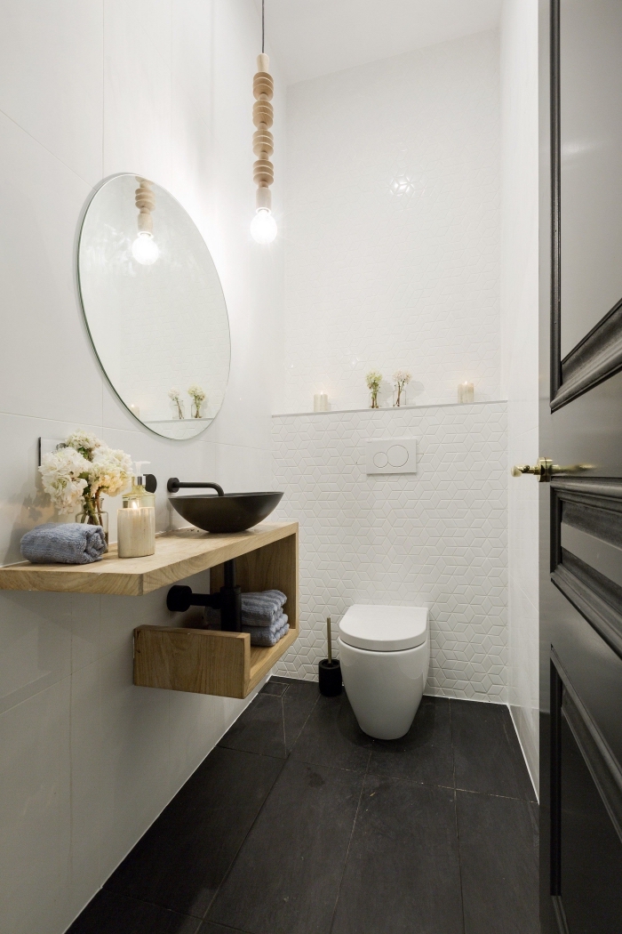 idee salle de bain ou toilettes style contemporain, exemple comment renouveler les toilettes à espace limité en blanc et noir