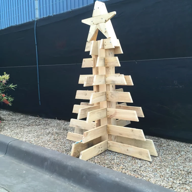 arbre noel 3d materiaux recup bois etoiles deco exterieure