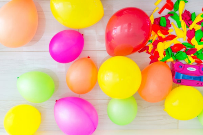 arche ballons de ballons multicolores gonflés d'hélium, décorer sa fête de guirlandes de ballons en latex