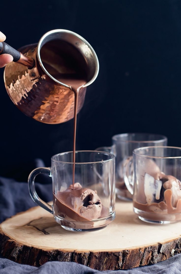 recette chocolat chaud épais avec boule de glace, comment préparer un chocolat épais et délicieux facile avec lait
