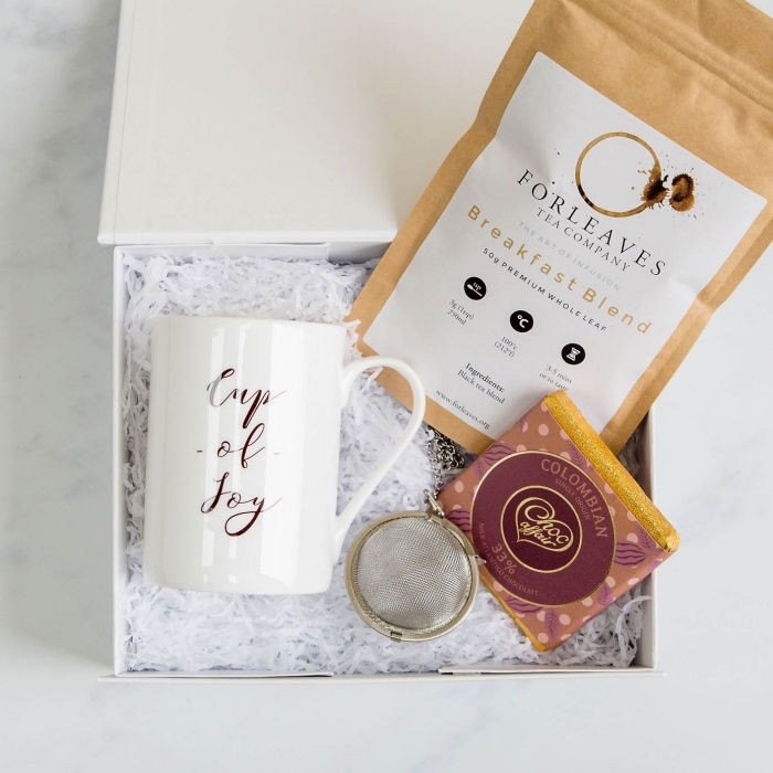 boîte surprise sur le thème thé, cadeau de noel pour femme, boîte avec collection de the et accessoire collier thé