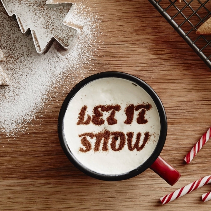 réaliser une jolie décoration de Noel sur boisson chaude, kit chocolat chaud pour préparer une boisson au chocolat de noel