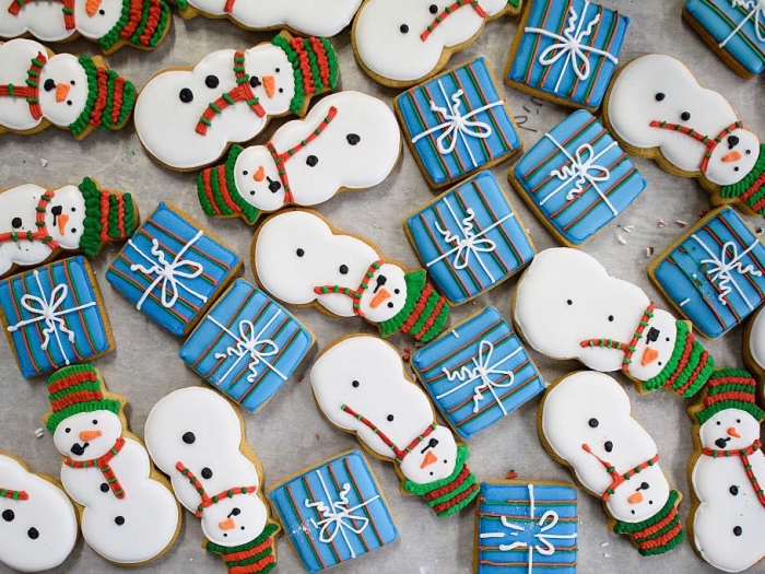 recette biscuits de noel facile, cookies en formes bonhomme de neige, comment décorer les biscuits de noel 