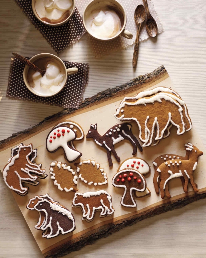 idée biscuit de noel au miel et à la cannelle, faire des cookies en forme animaux, décoration cookies avec glaçage royal