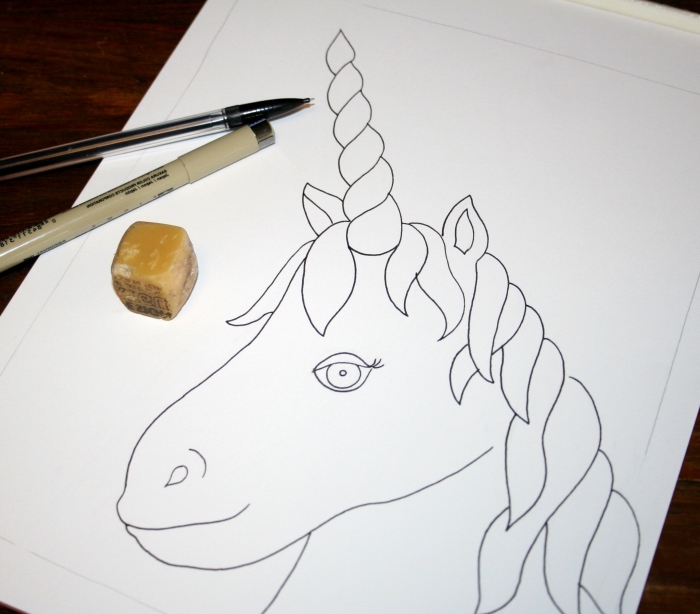 dessin tête de licorne avec corne torsadée et un larme museau à décorer avec des motifs abstraits et des zintangles