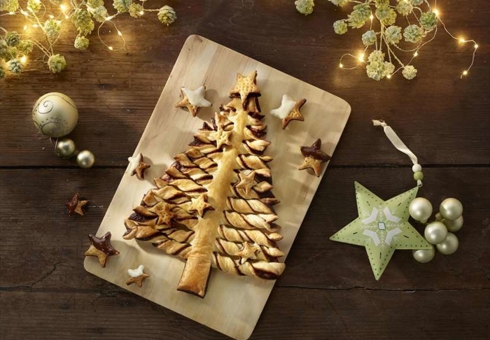 recette sapin pate feuilletée, exemple comment décorer un arbre de noel au chocolat avec cookies en forme d'étoiles