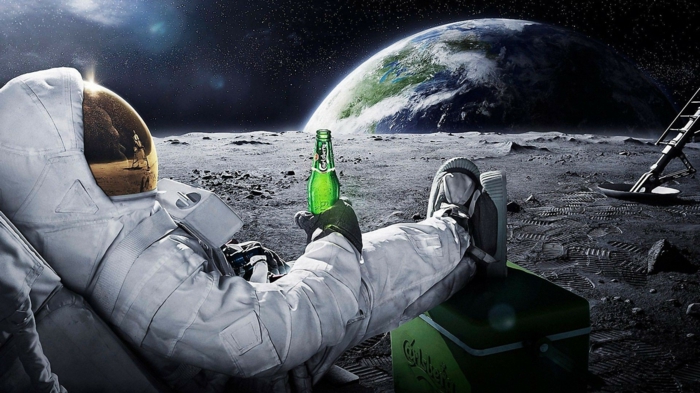 Beau fond d écran drole les plus beaux fonds d écran motivation de ne pas travailler, astronaute qui regarde la terre en buvant sa bierre