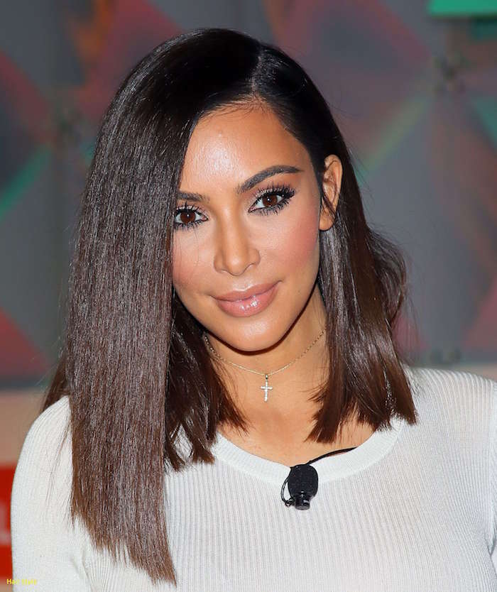 coupe de cheveux kim kardashian type carré asymétrique long et couleurs cheveux marron glacé