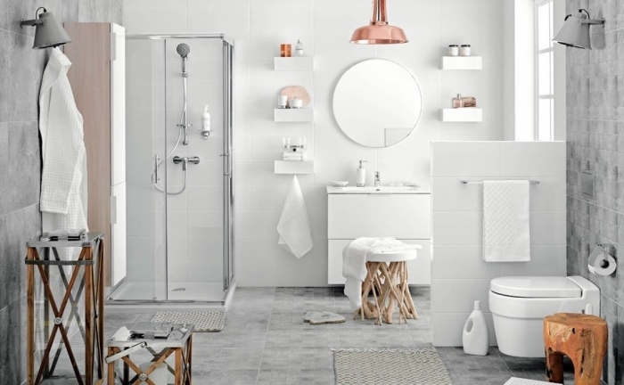 exemple de carrelage salle de bain en gris clair, quelles couleurs combiner dans une salle de bain contemporaine
