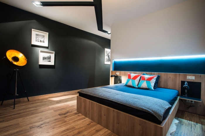 couleur chambre adulte moderne, peinture murale tendance, déco de chambre avec murs en blanc noir et accents en bleu