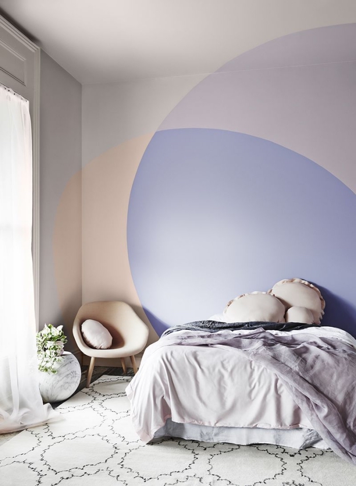 idée couleur chambre moderne aux murs peints en nuances pastel, design chambre à coucher contemporain