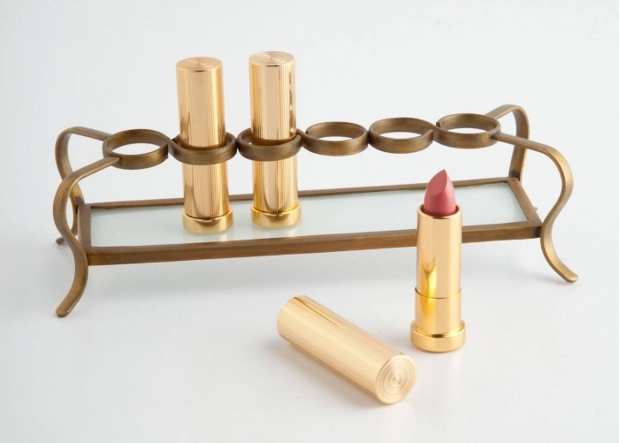 accessoire pour maquillage femme, idée cadeau pratique pour femme, organisateur rouge à lèvres en métal