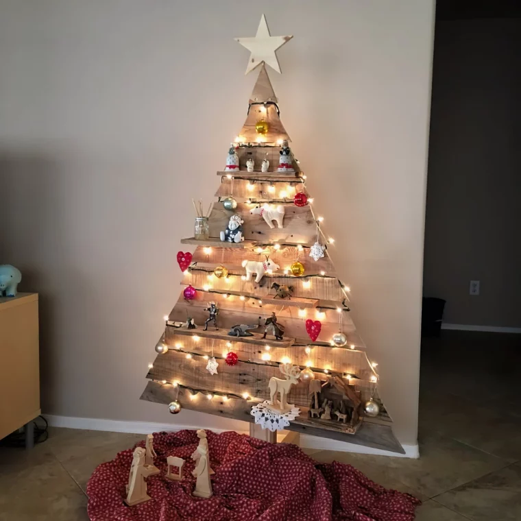 petit sapin diy bois avec etageres ornements jouets plaid