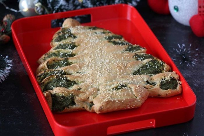 recette garniture salée pour un sapin de noel en pâte feuilletée, exemple décoration de pâte sapin avec graines de sésame