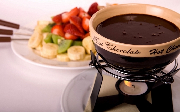 exemple de chocolat chaud a l ancienne, recette boisson au chocolat fondu en bain marie, idée boisson de noel facile