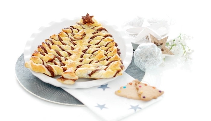 exemple de feuilleté chocolat facile en forme arbre de noel avec étoile, recette de Noël facile au Nutella et pâte feuilletée