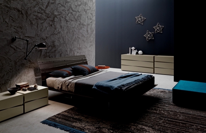 décoration chambre à coucher aux couleurs foncées, peinture murale en gris anthracite, meubles design en bois