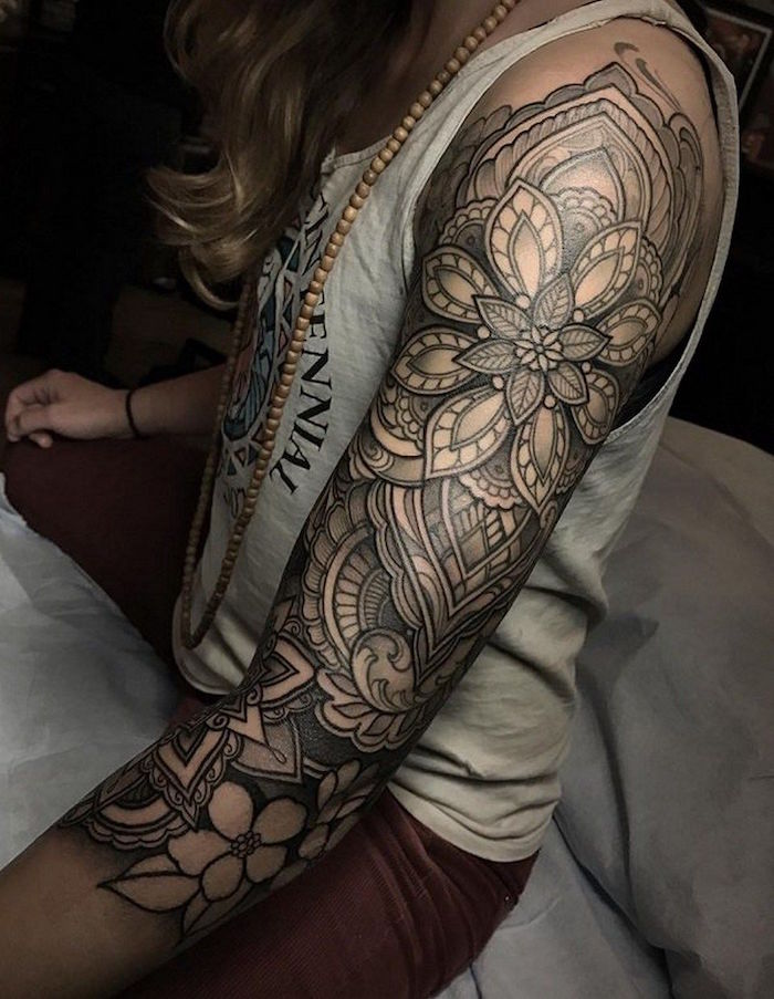 modele tatouage bras entier mandala fleur lotus dimensions noir avec ombrage