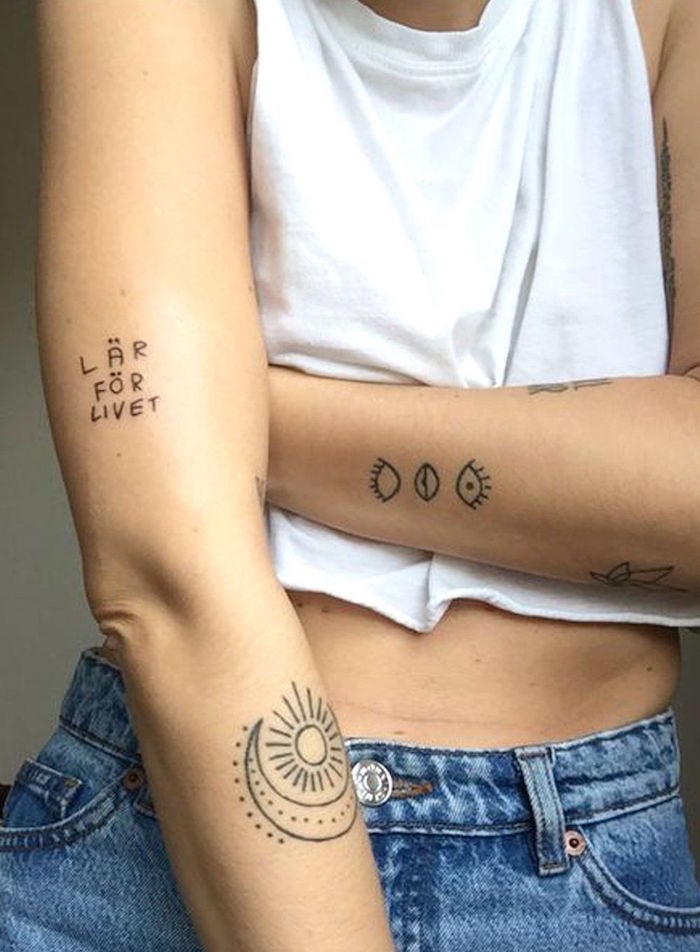 petits tatouages discrets lune soleil minimaliste oeil yeux pour bras de femme 
