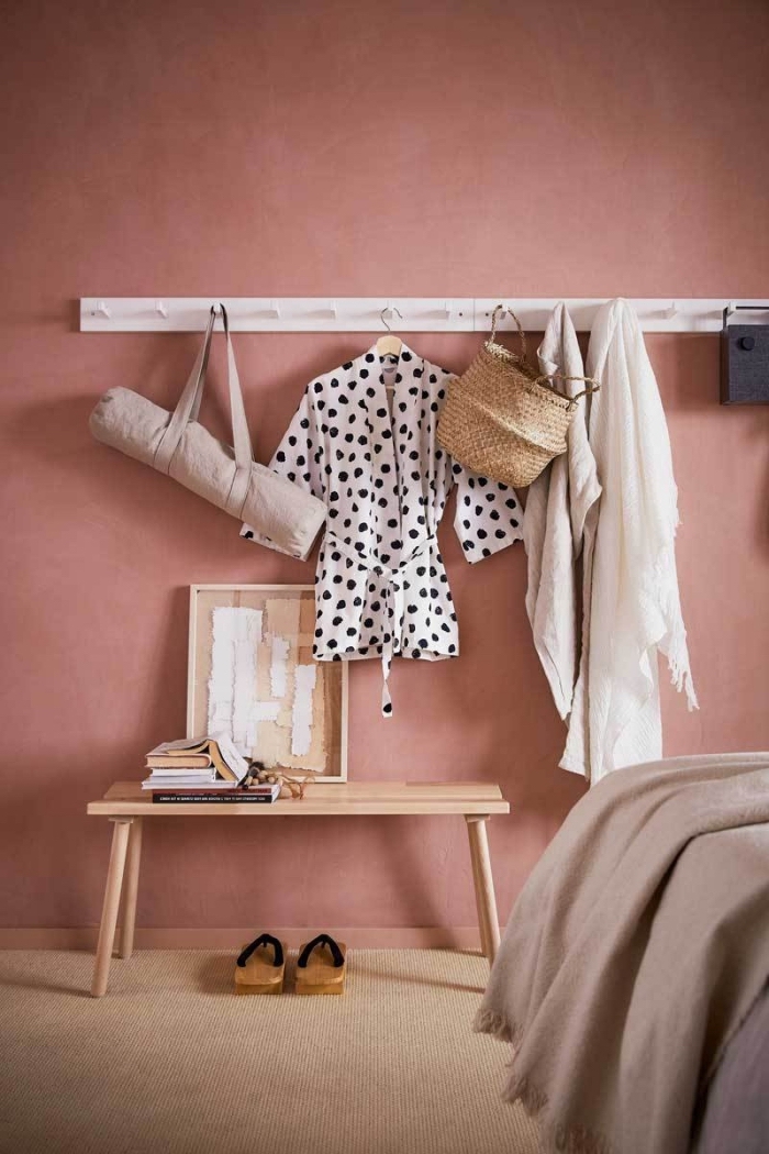 idée deco chambre femme, couleur terracota tendance peinture 2019, design intérieur cozy chambre fille avec meubles en bois