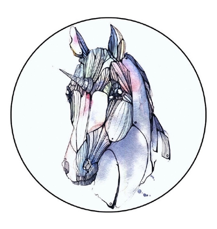 dessin tatouage tête de licorne à l'aquarelle dans un cercle, image licorne poétique d'un joli graphisme