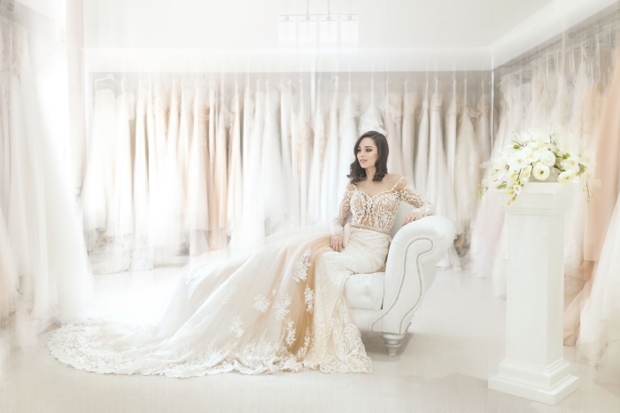 magnifique design de robe de mariée tendance 2019, couleur robe mariage, modèle de robe aux épaules dénudées