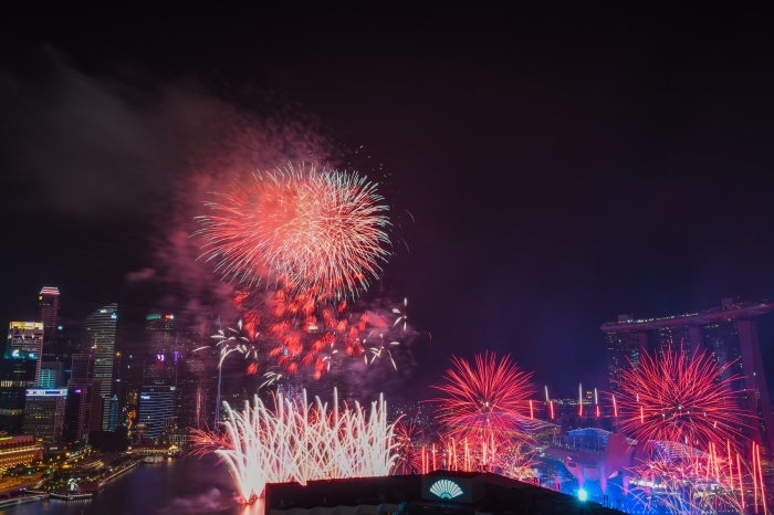 images nouvel an gratuites, photo spectacle lumière, fête de nouvel an célébration avec feux d'artifice, photo réveillon 2019