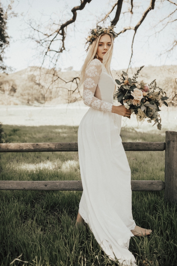 robe de mariée champetre, modèle de robe longue à jupe fluide avec manches à effet tatouage et ouverture dos échancré