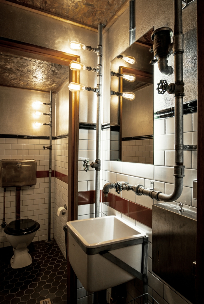 Cool idée pour la salle de bain vintage photo salle de bain industriel comment organiser son projet industriel lustre et tubes qui se voient 