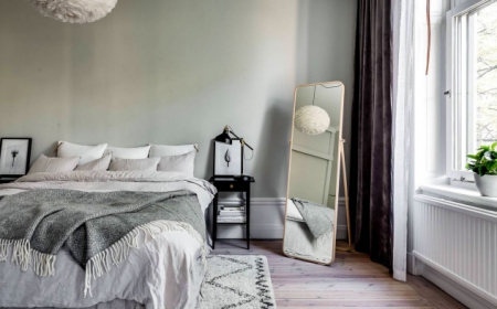 déco chambre a coucher cozy quelle couleur associer au gris peinture chambre vert pastel rideaux longs marron plante verte intérieur table de chevet noir miroir sur pied cuivre