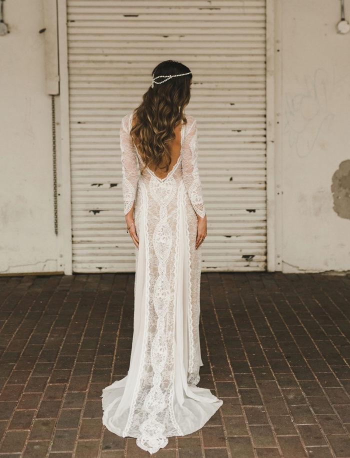 quelle robe de mariée champetre 2019, modèle de robe blanche longue à effet transparent avec motifs dentelle