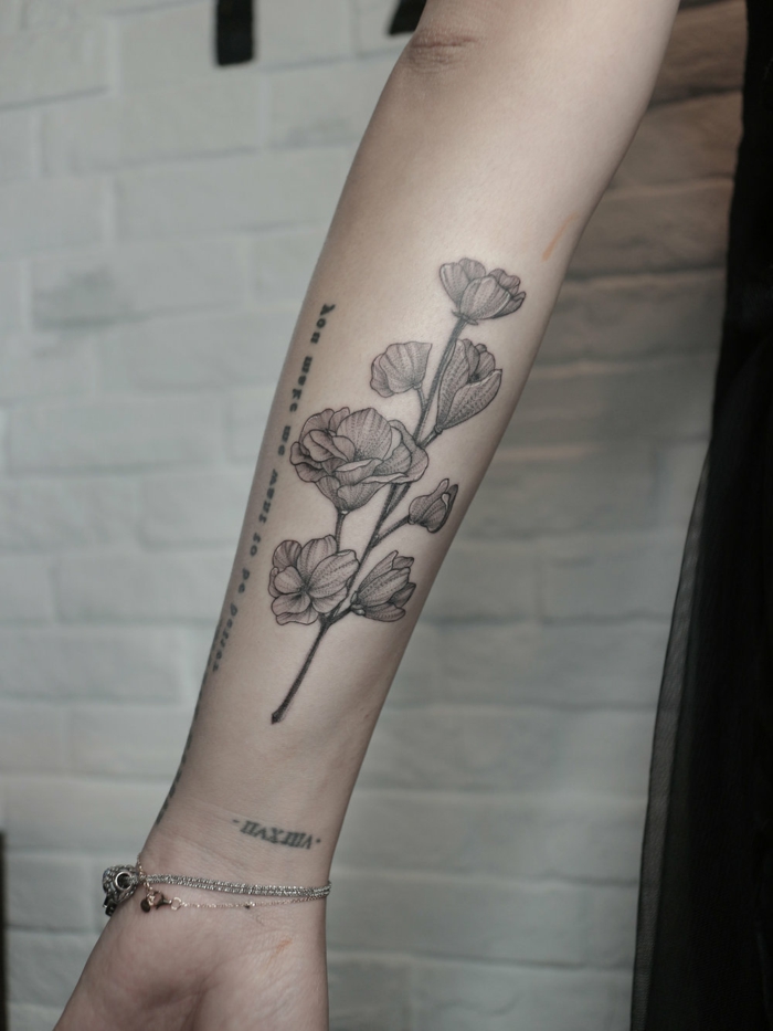 Belle idée de tatouage géométrique stylisé tatou homme art tatoueur créative idée tulips
