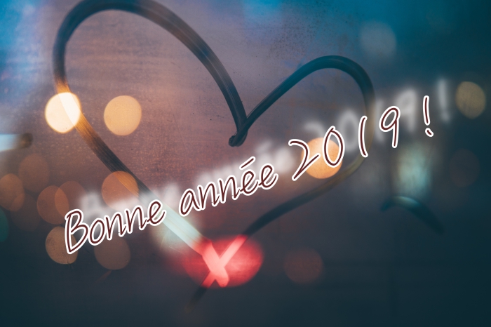 photo romantique pour nouvel an, idée wallpaper pc 2019, image lumières de nuit avec mots bonne année 2019