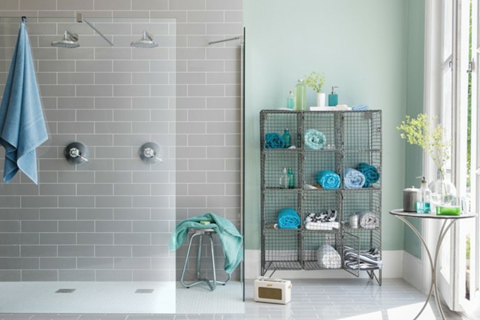 Beau style industriel décoration salle de bain, simple et beau design industriel, inspiration chic moderne bleu gris déco mur vert