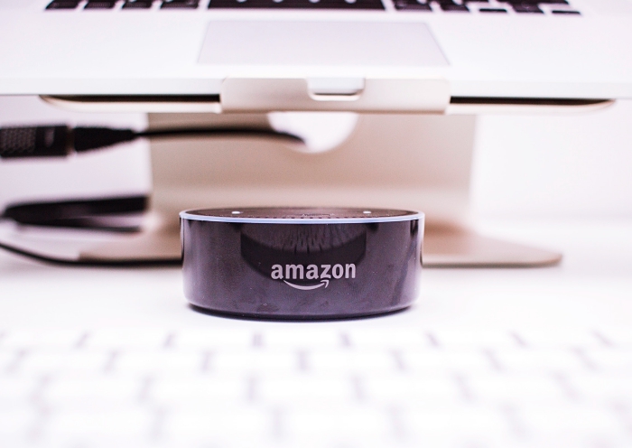haut-parleur intelligent d'Amazon, appareil Alexa dernière génération, modèle assistant personnel intelligent en ligne