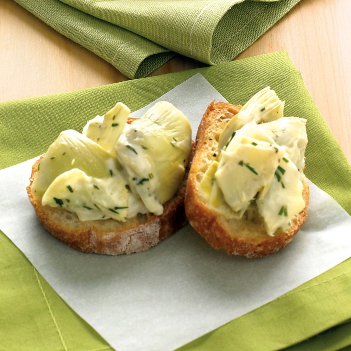recette amuse gueule pour un apéro dînatoire simple et rapide, recette de crostinis artichauts à la mayonnaise légère