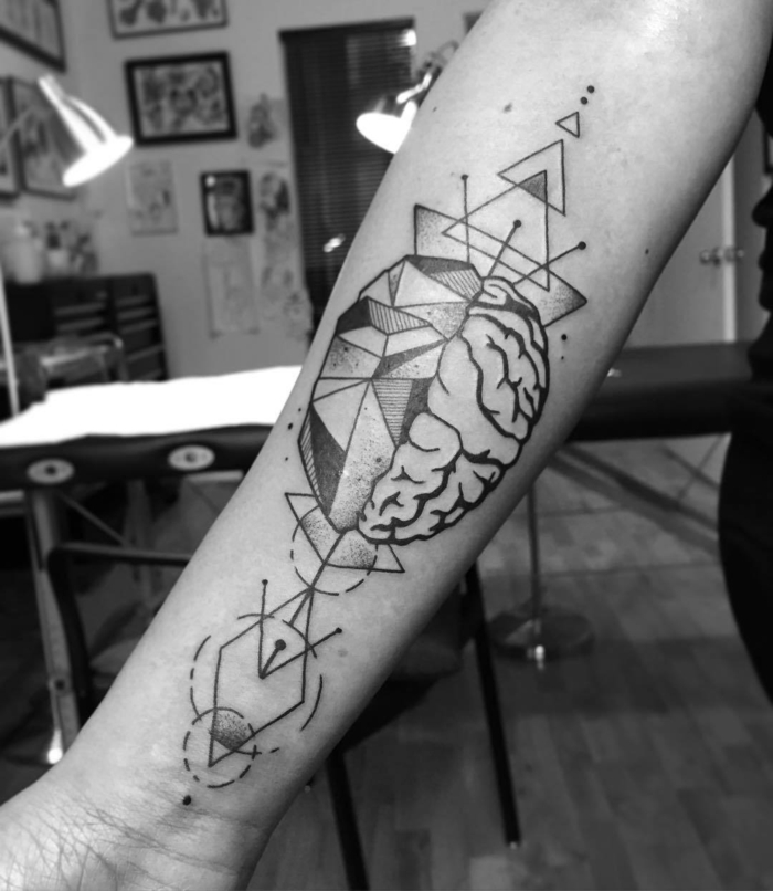 Tatouage cerveau graphique et géométrique image, tatouage main amis, les tatouages à grand signification