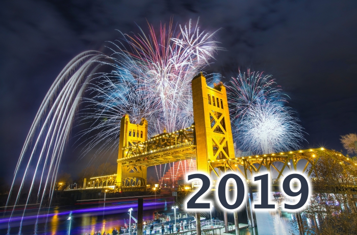 images bonne année 2019, photo célébration de nouvel an avec feux d'artifice, idée fond d'écran nouvel an 2019